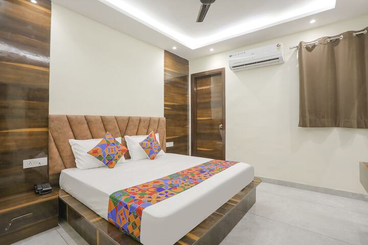 Room 6 of 24