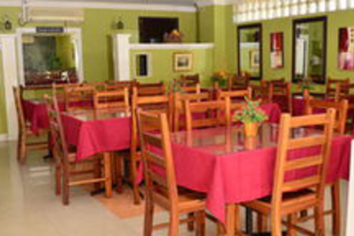 Dining 3 of 12