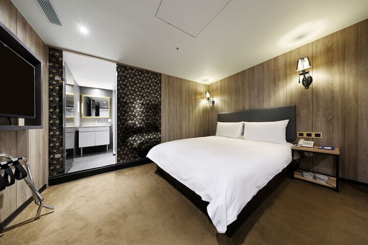 Room 22 of 36