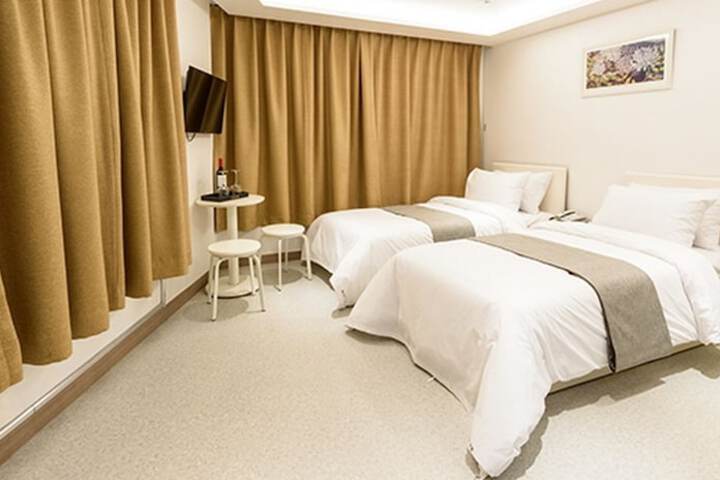 Room 14 of 43