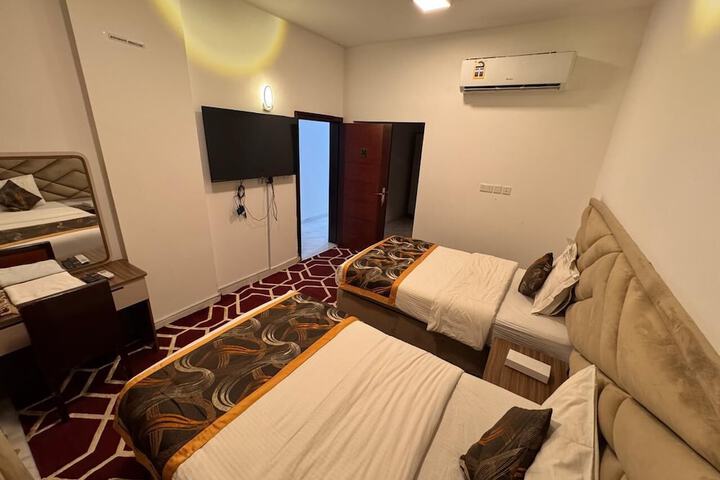Room 5 of 9