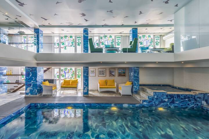 Hotel with Pool