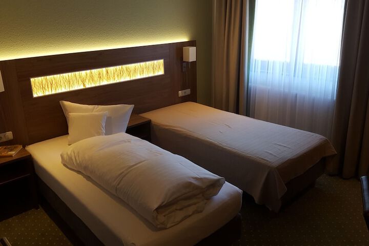Room 5 of 27