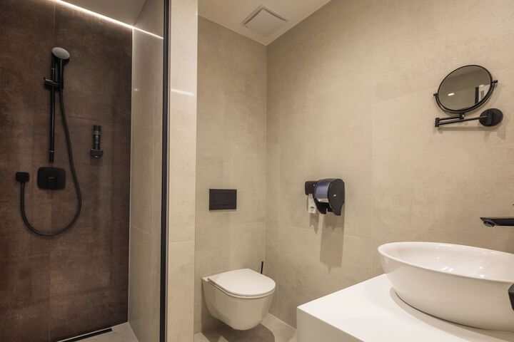 Room 10 of 42