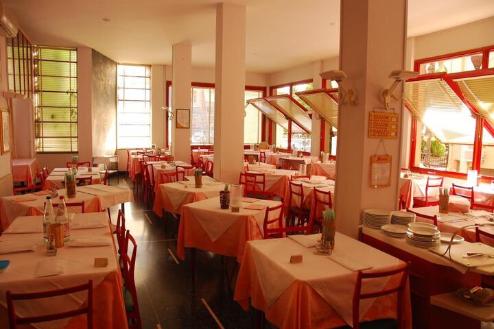 Dining 29 of 42