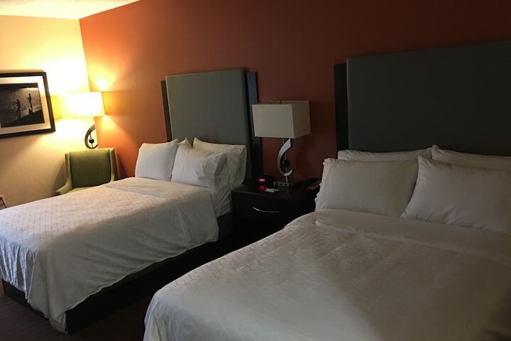 Standard Room, King or Two Doubles (4 of 4)