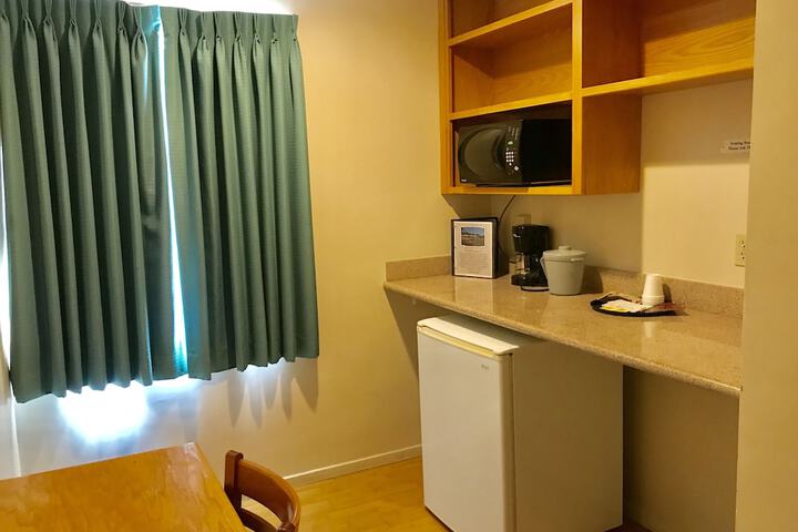 1 Queen Bed (1 of 12)