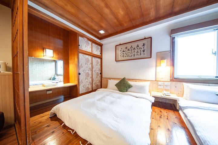 Room 7 of 32