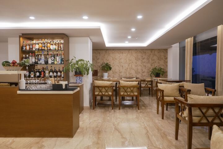 Lounge 172 of 209