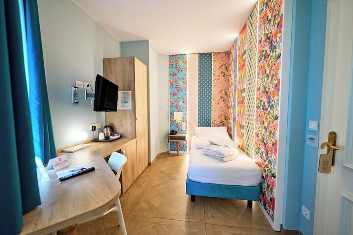 Room 42 of 197