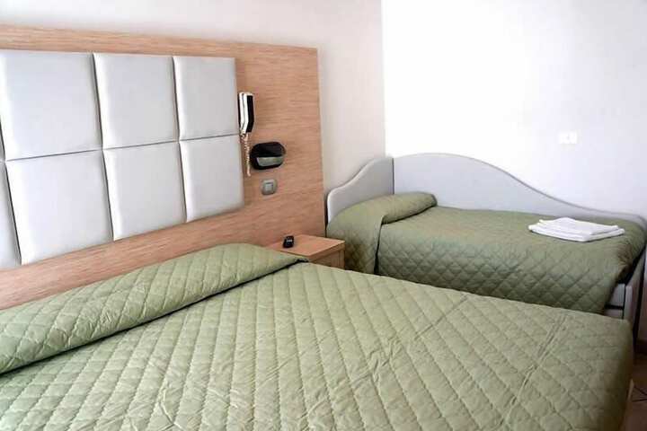 Room 16 of 32