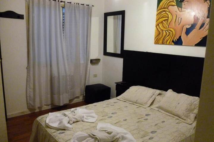 Room 10 of 33