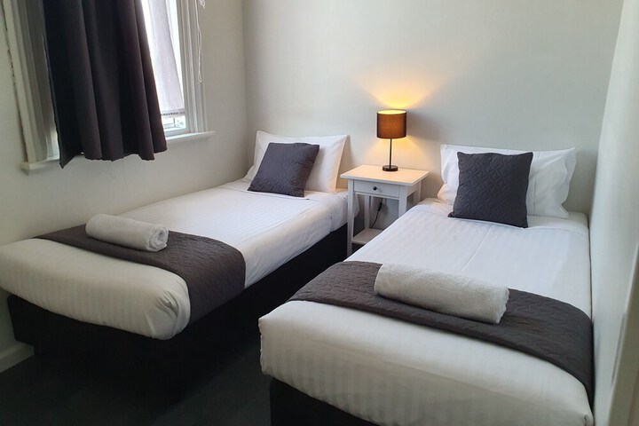 Room 15 of 25