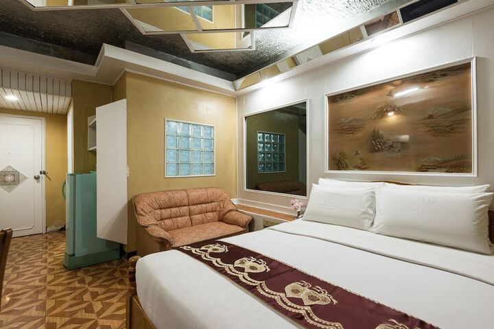Room 30 of 66