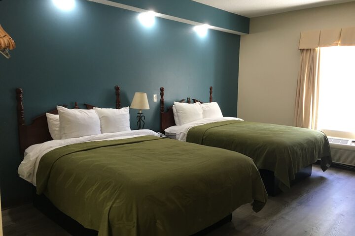 2 Queen Beds (2 of 17)