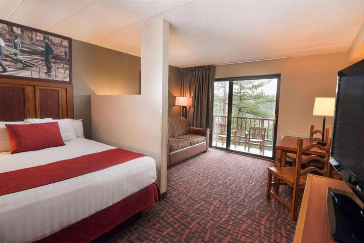 2 Queen Beds Mobility Accessible Villa Golf View (49 of 68)