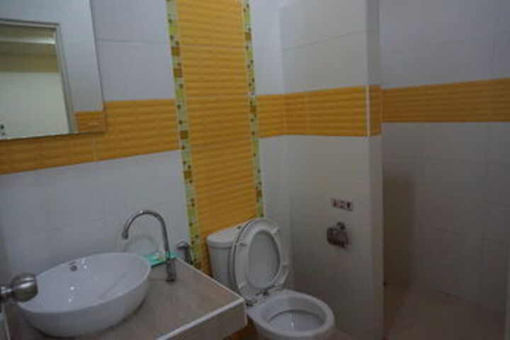 Room 4 of 18