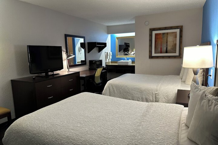 Deluxe 2 Double Beds (1 of 8)