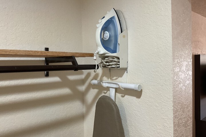 Iron/ironing board
