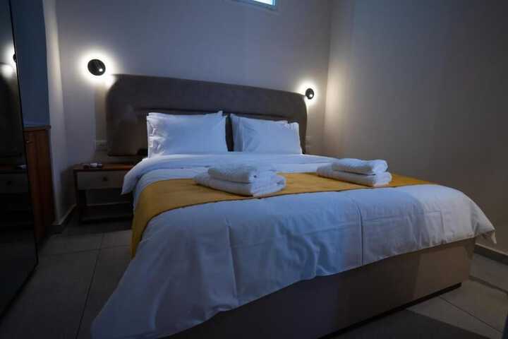 Room 13 of 74