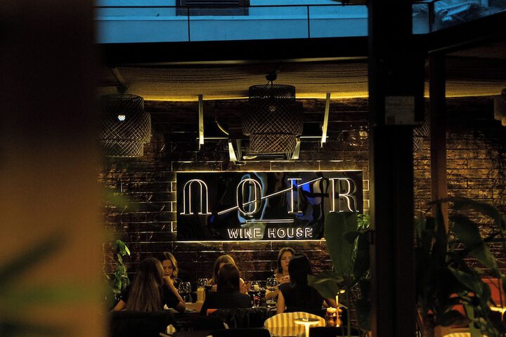 Dining 24 of 34