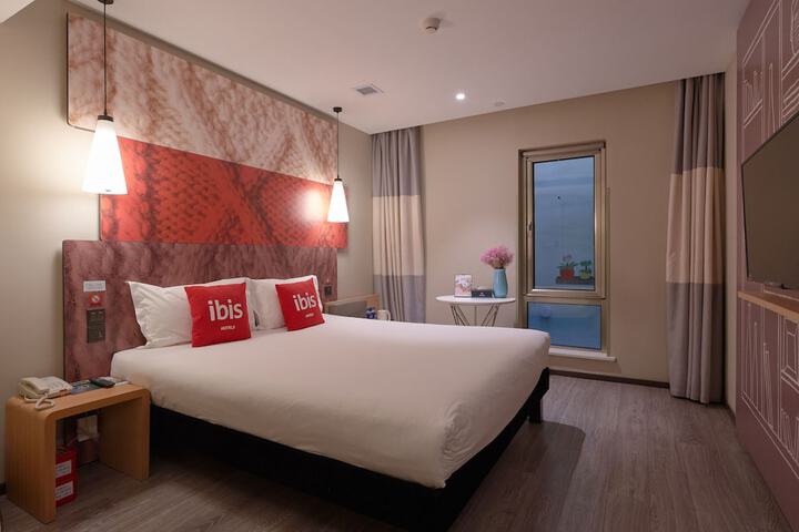 Room 10 of 46