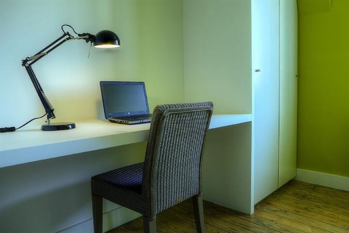 Room 18 of 28