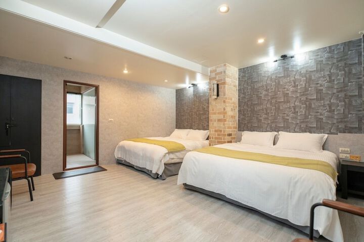 Room 13 of 68