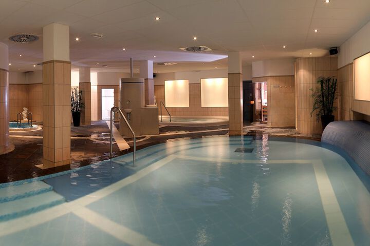 Spa 13 of 16