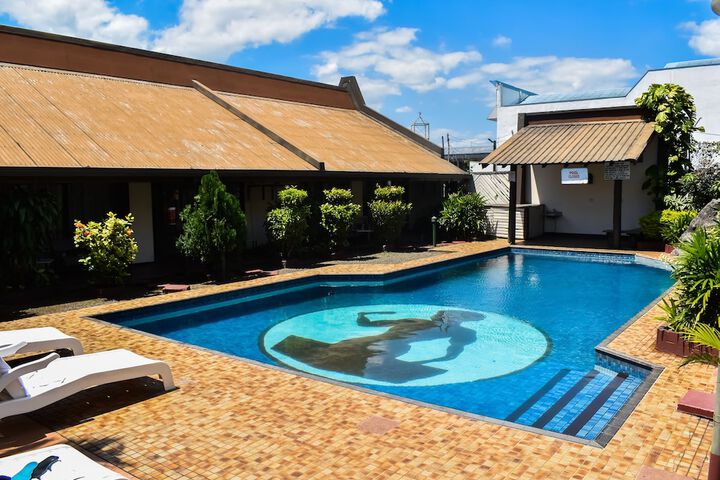 Pool 33 of 69