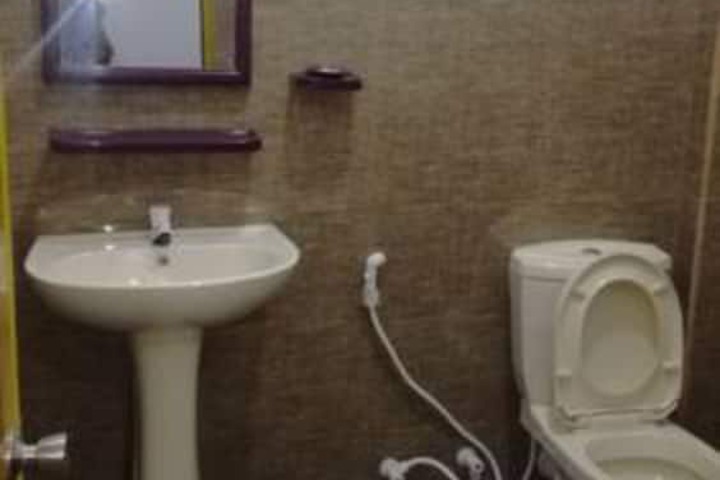 Room 9 of 18