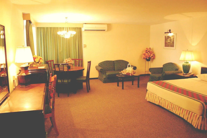 Room 4 of 13