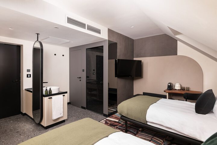 Room 26 of 52