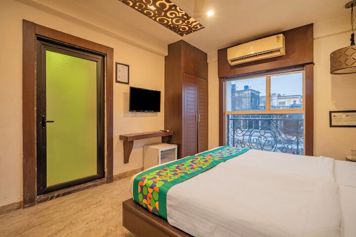 Room 12 of 32