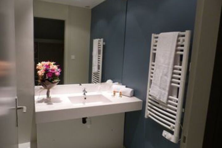 Room 2 of 25