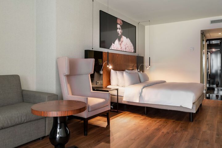 Room 20 of 147