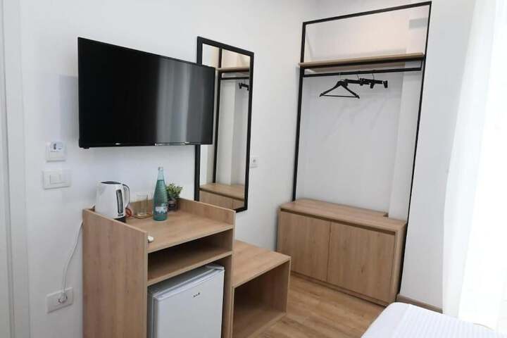 Room 27 of 78
