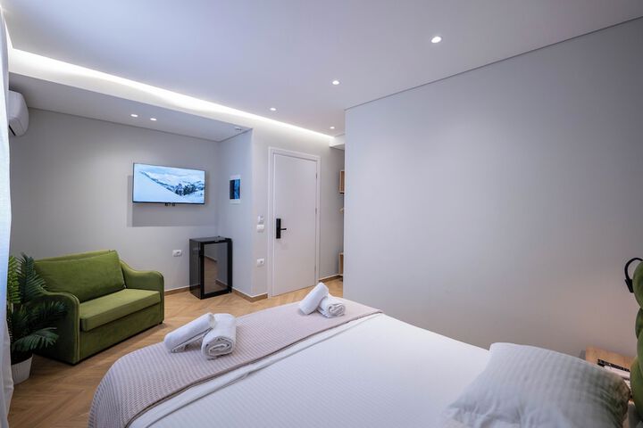 Room 32 of 65