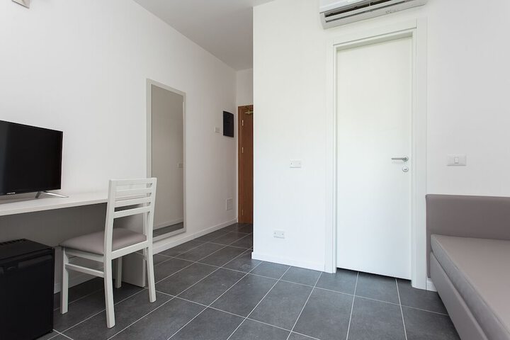 Room 16 of 44