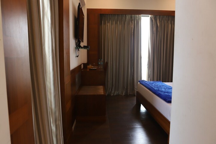 Room 27 of 171