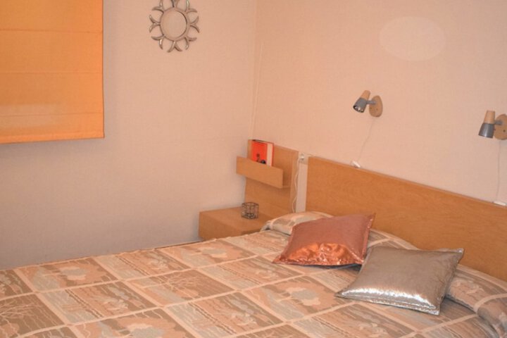 Room 4 of 18