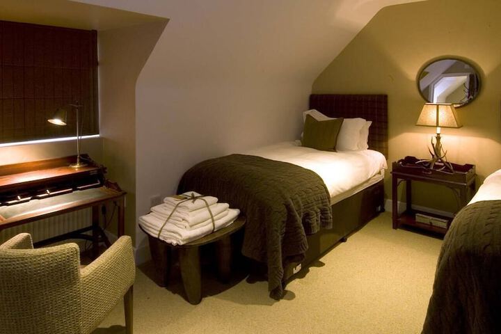 Room 7 of 14