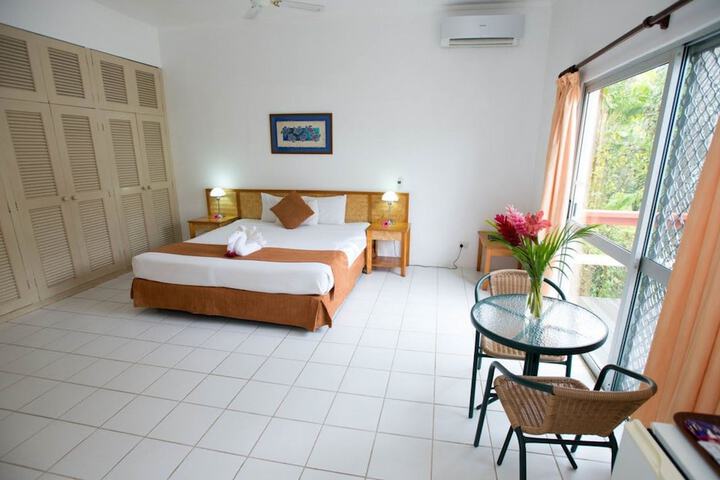 Room 9 of 37