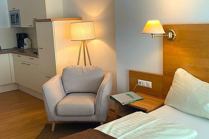 Room 32 of 80