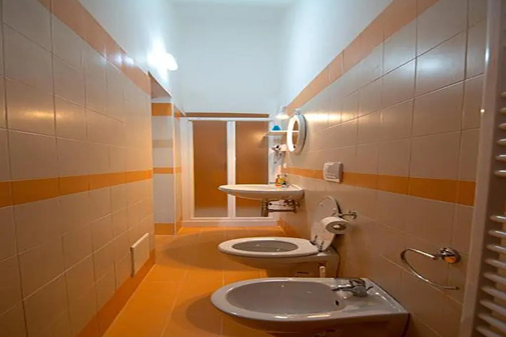Room 7 of 20