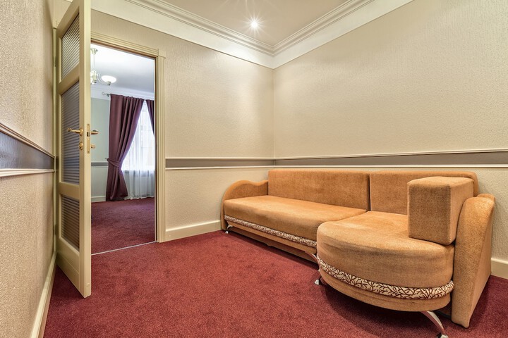 Room 13 of 23