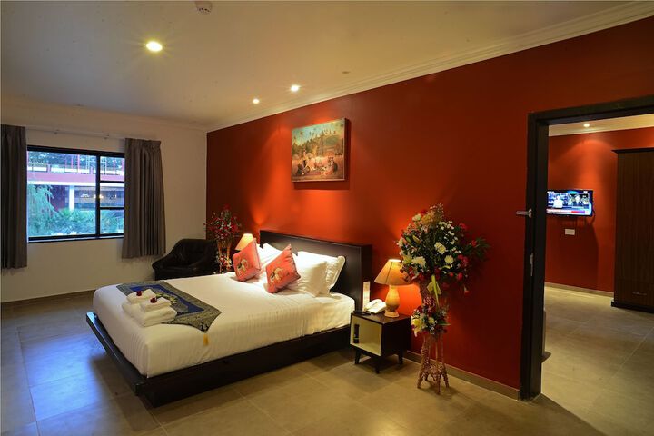 Room 7 of 33