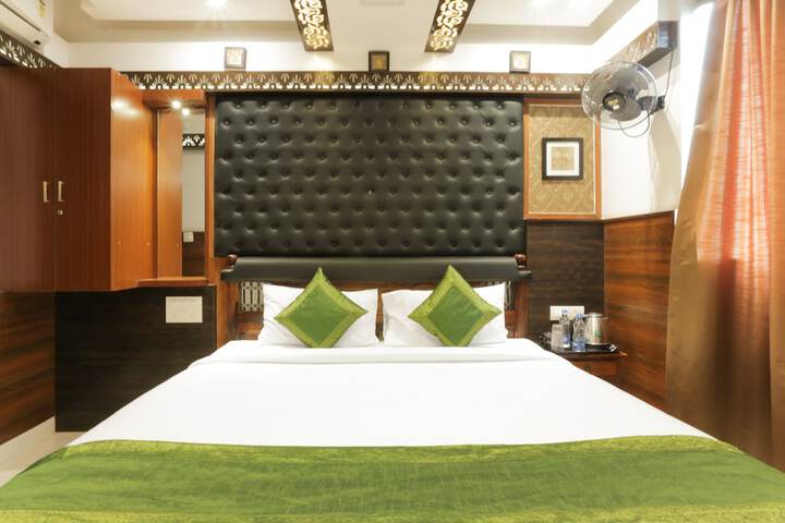 Room 6 of 34