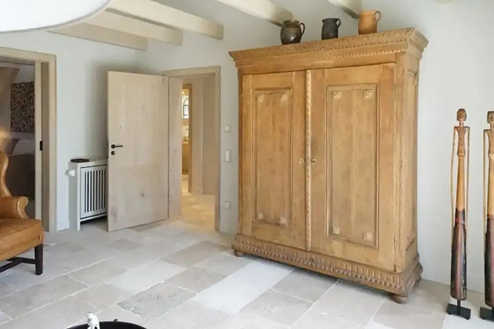 Room 4 of 19