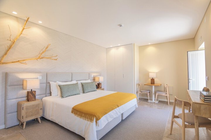 Room 3 of 52